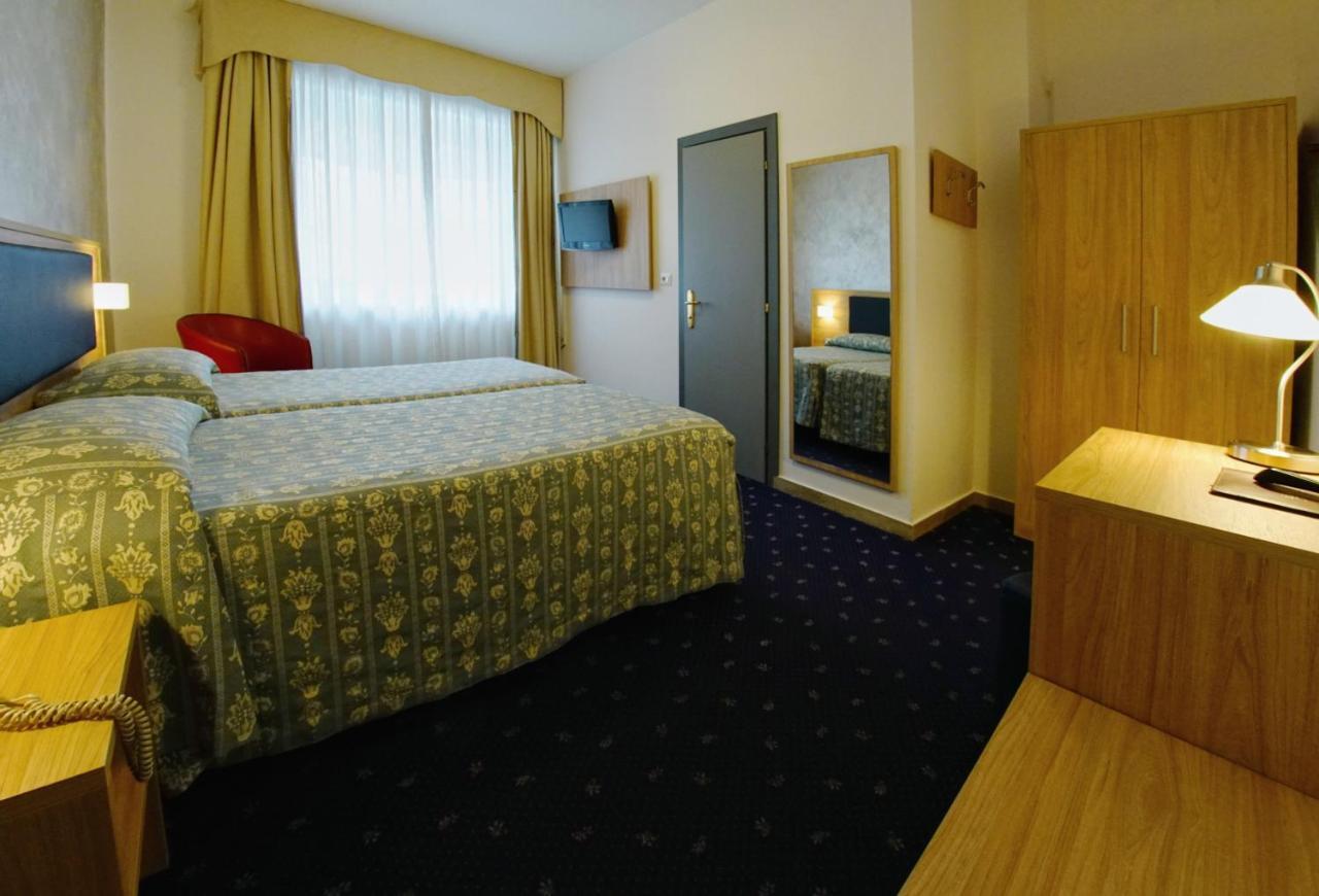 Hotel Le Torrette Galbiate Экстерьер фото